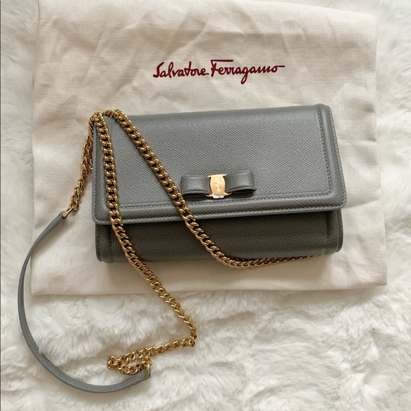 New Ferragamo Vara Bow Mini Leather Crossbody - Picture 2 of 14